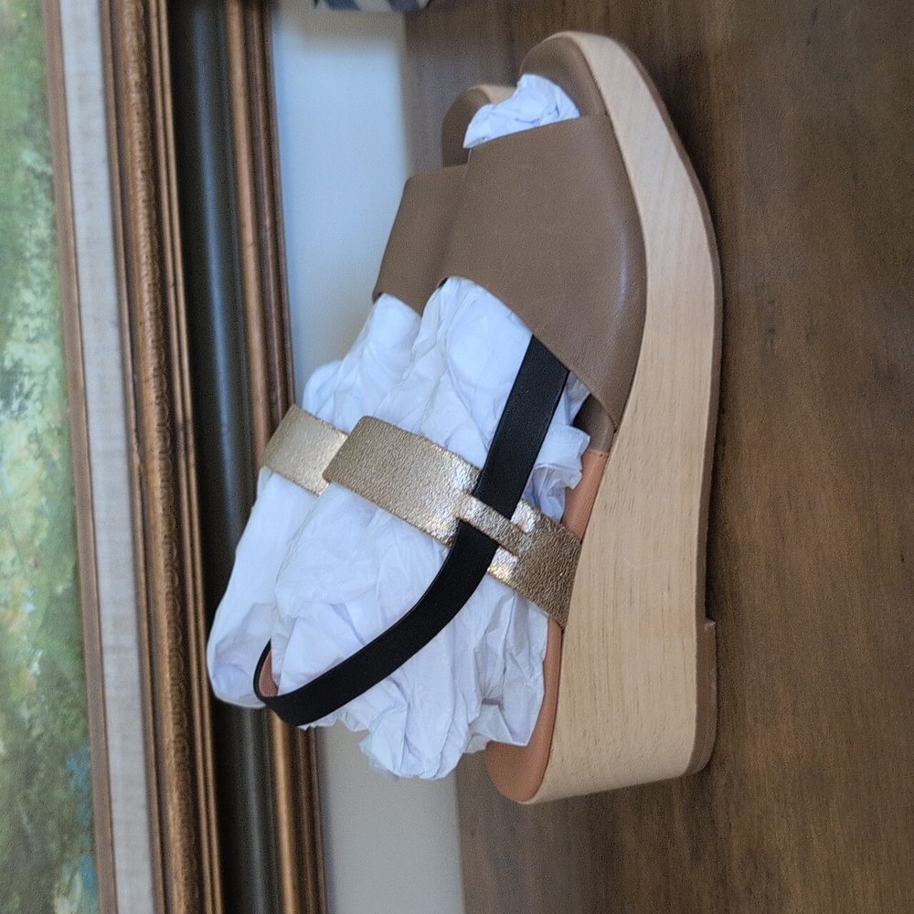 Rachel Comey Tan and Gold Wedges